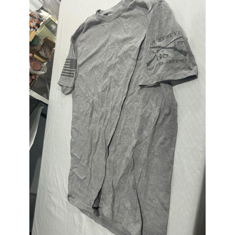 Grunt Style Mens Gray Graphic T-Shirt This We'll Defend Flag Sleeve Size L